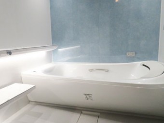 TOTO シンラ オーバーヘッドシャワーで全身爽快! TOTO シンラ オーバーヘッドシャワーで全身爽快!